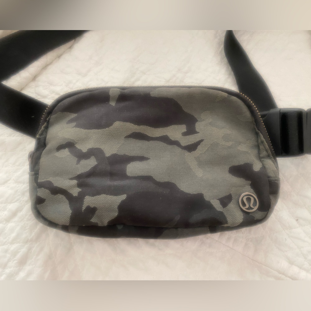 Lululemon belt bag